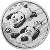 Panda 30 g Platin 2022 - Die Motivseite zeigt einen Panda liegend auf einem kleinen Bambuszweig